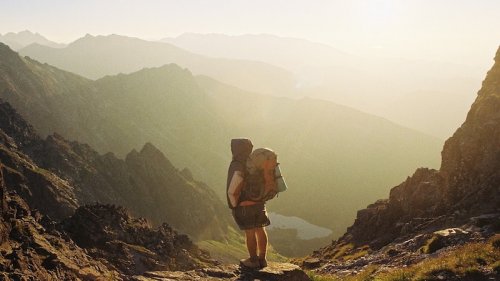 How does luggage transport work on the Camino?